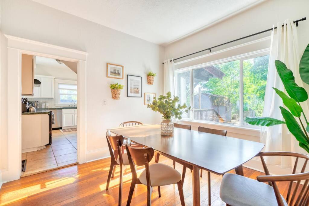 Holiday home Collection - The Garden On Garfield - 91 Walkscore *